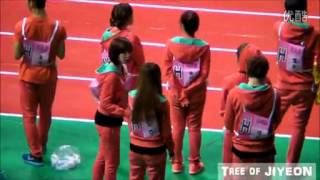 [FanCam] 130128 T-ara's EunJung & Jiyeon @ MBC Idol Star Olympics - 2