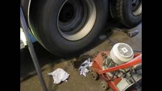 Volvo FH - проверка ступичного подшипника 2 ось слева