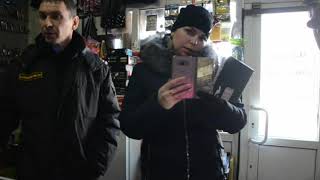 КОЛЛЕКТОР - АФЕРИСТ из НАО "ПКБ" привел приставов в чужой павильон для конфискации товара