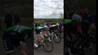 sprint finish at hog hill (1 april 2017)