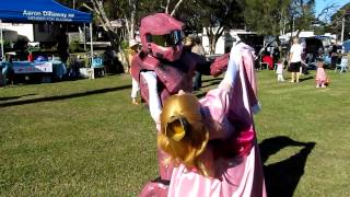 Donut and Princess Peach dancing