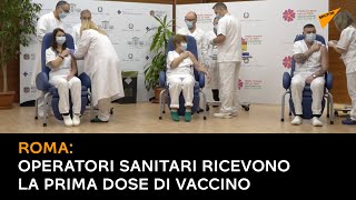 Roma: operatori sanitari ricevono la prima dose di vaccino