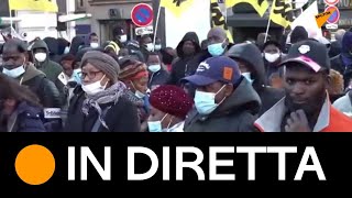 #Parigi: manifestazione anti-razzista in solidarietà ai migranti