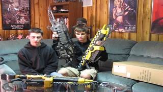 Gears of War life sized Lancer Unboxing