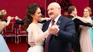 Лукашенко станцевал на балу во Дворце Независимости! // Новый год 2022