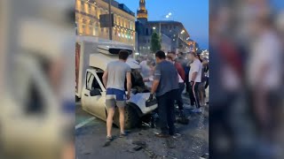 Видео очевидцев с места аварии с участием Михаила Ефремова
