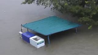 台風19号　多摩川氾濫①　河川敷ゴルフ場　自販機も水没