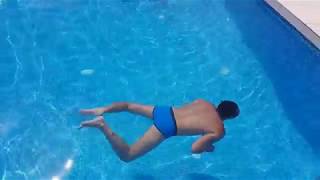 А ВАМ СЛАБО!? НОВЫЙ ЧЕЛЛЕНДЖ 2018 swimming under water all length of the pool challenge 2018