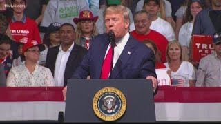 Trump holds rally at same time as Democratic debate in Las Vegas