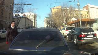 Перепутала передачи и врезалась. blonde behind the wheel