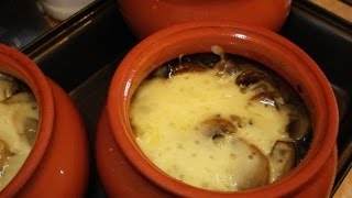 Мясо в горшочке с картофелем и сыром