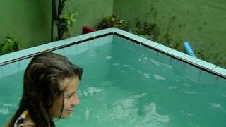 aprenda a sair da piscina kkk