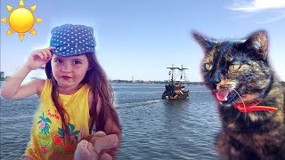 Маричка уплыла на корабле. Кошка Муся страдает |  Маричка Лисичка ВЛОГ | Семейный канал