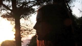 L-L-Lies cover. Paula Domínguez