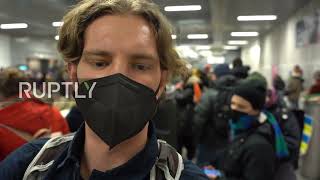 Germany: Berliners welcome Ukrainian refugees at central train station