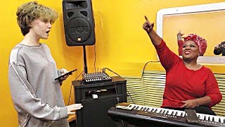 Girl with Amazing Deep Voice HAIRSPRAY Vocal Coach (subtitles)