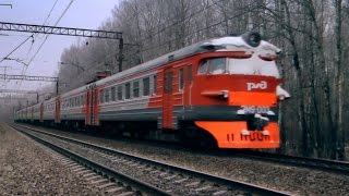 ВЛ11-220 с электропоездом ЭМ9-003