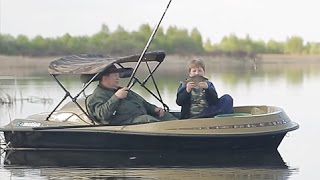 Весенняя ловля карася поплавочной удочкой с электролодки  Emotion.