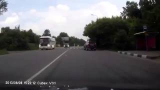 Водитель на Лексусе не посмотрел, в зеркало заднего вида