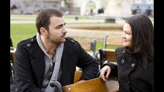 Почему девушка очень активно набивается в друзья?