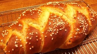Hefeteig-Zopf mit Rosinen