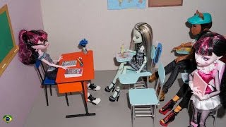 Como fazer carteira ou cadeira escolar para boneca Monster High, Barbie, MLP, EAH, etc