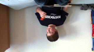 Tom beim Lesen