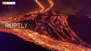 Spain: Spectacular images capture rivers of lava flowing downhill from La Palma volcano