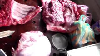 Разделка передней четвертины свиной туши.Cutting forequarter pork carcasses.