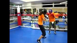 【ボクシング】 飯田覚士会長 vs 猪崎かずみさん スパーリング①