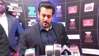 EXCLUSIVE SALMAN KHAN ON THE RED CARPET OF ZEE CINE AWARDS 2017