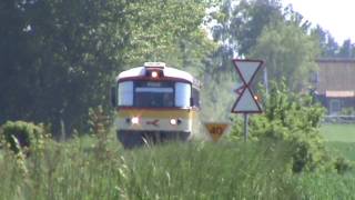 Øsjs Y-tog (Y-train) passes railroad crossing at Haarlev Mark towards Køge