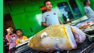 Extreme HALAL Food in Makassar, Indonesia!!! (do they really eat that?)