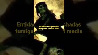 Extraños seres encapuchados en la edad media