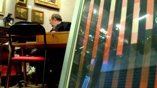 English duke 'killing off' Paris flea market