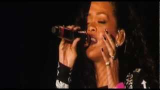 Rihanna intreprète un magique Umbrella au Stade de France