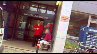 Kacken und Rauchen vor der Notfallambulanz