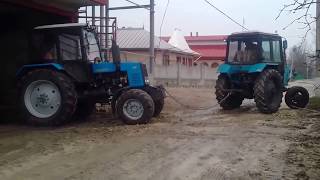 мтз 82.1 вытаскивает мтз 952 с прицепом 8 тонн из погриба +3тонн
