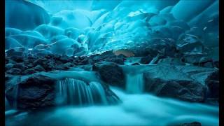 UN PARAISO BAJO EL HIELO DEL IMPONETE GLACIAR MENDENHALL