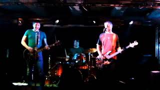 панк-группа "ВЕСЁЛЫЕ ТОЛПЫ" - Реальные пацаны (клуб Маххэттэн, 2014г)
