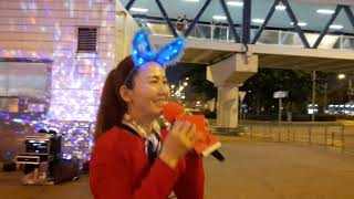 2020-0125{ 小紅?團隊}Singer:小勤?~Song:別知己?-- 碼頭廣場?23/01拍。