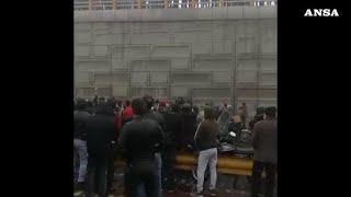 Iran nel caos dopo il razionamento del petrolio