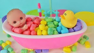 Пупсик Ляля Кушает и Купается. Играем в Цветные Шарики Bath Time. Зырики ТВ Игрушки и Куклы Пупсики