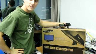 Samsung 2233RZ 3D 120Hz 22" LCD Monitor Unboxing Linus Tech Tips