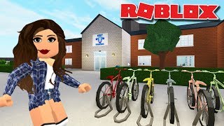 I MADE A SCHOOL ON BLOXBURG | Berry High School | Bloxburg Tour