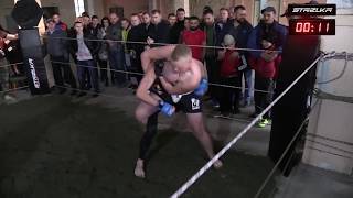 БРИТОГОЛОВЫЙ Задушил ЖИЛИСТОГО БОЙЦА БЕЗ ПРАВИЛ