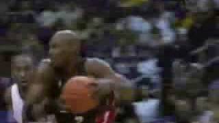 lamar Odom dunks on Kobe!