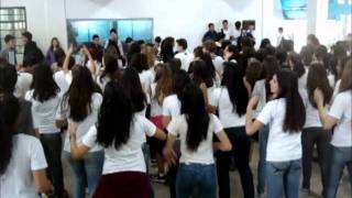 Flash Mob - THATHI COC "DANÇA COM TUDO"