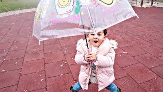 Yağmur Yağınca Yüsra Annesini Telefonla Arayıp Şemsiye İstedi | Eğlenceli Çocuk Videosu