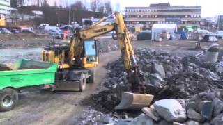 Komatsu PW148-8 with Foss Eik Trailer